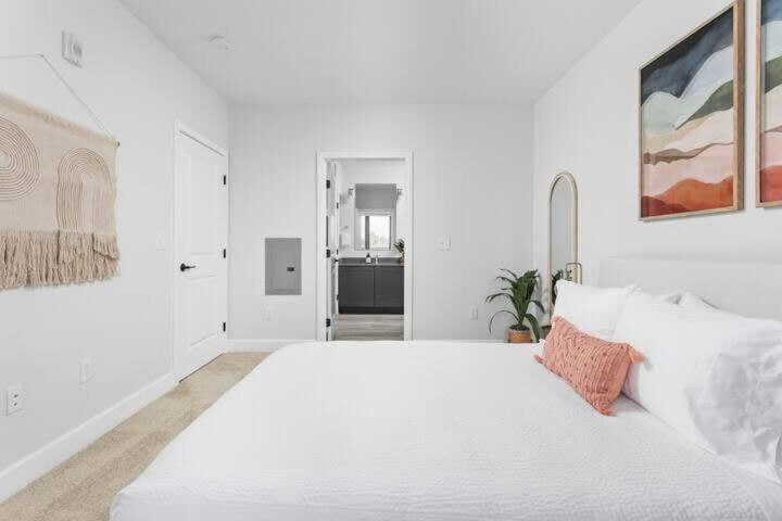 Cozysuites Stylish 2Br At Meridian Kessler Indianapolis Exterior photo