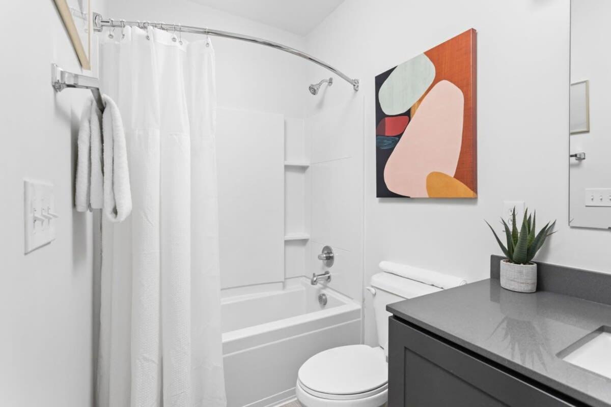 Cozysuites Stylish 2Br At Meridian Kessler Indianapolis Exterior photo